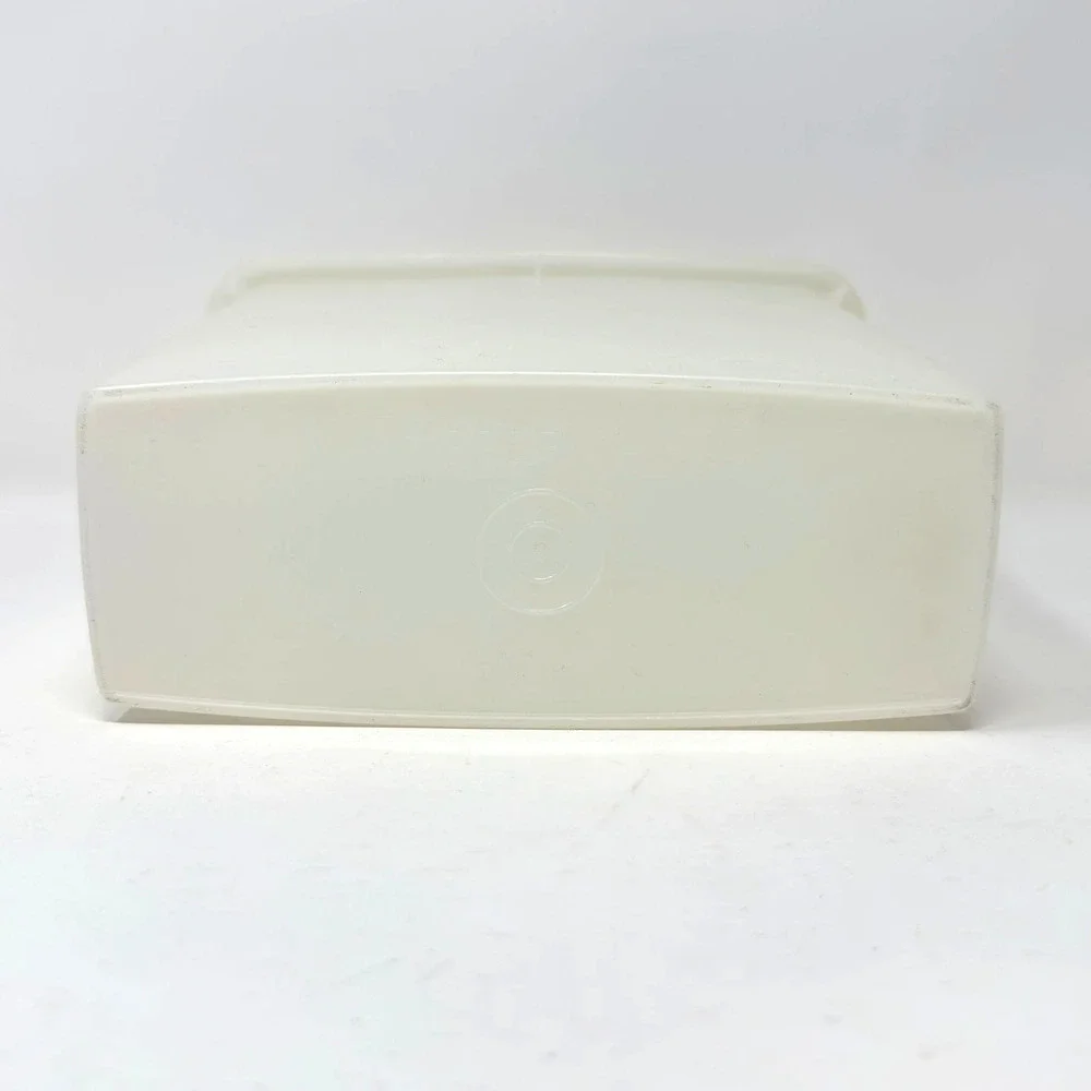 Tupperware Cereal Keeper Store-N-Pour Food Storage Container Flip Top Snap Lid